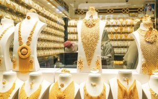 أسعار الذهب تواصل التراجع للأسبوع الرابع على التوالي