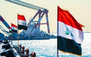 إنقاذ طاقم ناقلة نفط تعرضت لهجوم في المياه الإقليمية