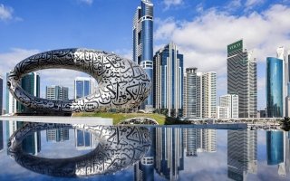الاصوات المسموعة في مناطق مختلفة في الإمارة نتيجة الاعتراضات الناجحة للدفاعات الجوية