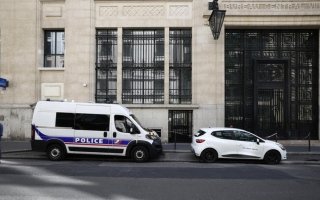 الشرطة الفرنسية تحبط هجوماً بعبوة ناسفة أمام “بنك أوف أميركا”