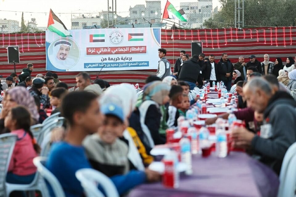 برعاية حميد بن راشد.. "الفارس الشهم 3" تنظم إفطارا جماعيا لسكان الزوايدة في غزة