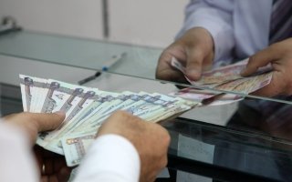 بنوك تعفي المتعاملين من رسوم تأجيل الأقساط والتحويلات المالية