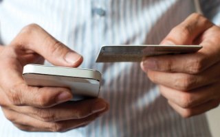 تأكيد المعاملات عبر «أو تي بي» أو التطبيق يُعفي البنوك من تعويض المتعاملين