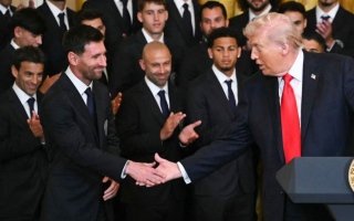 ترامب يستقبل ميسي في البيت الأبيض.. ويهنئه على التعادل مع الأهلي (فيديو)