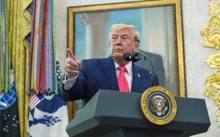 ترامب يعلق استهداف منشآت الطاقة في إيران إلى 6 أبريل