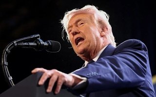 ترامب يهدد إيران مجدداً بـ “دمار شامل” قبيل انتهاء “مهلة هرمز”