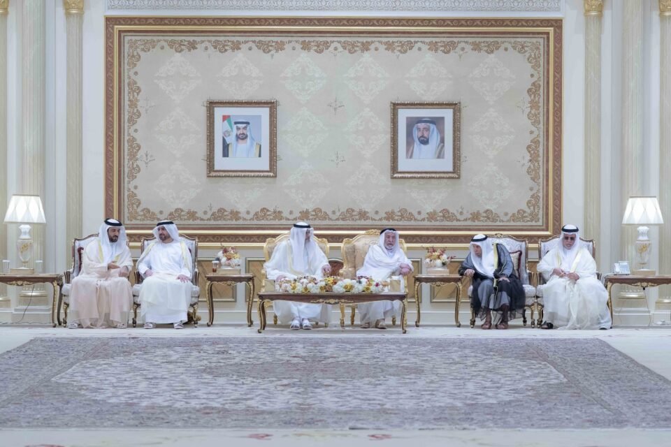 حاكم الشارقة يستقبل المهنئين بعيد الفطر السعيد