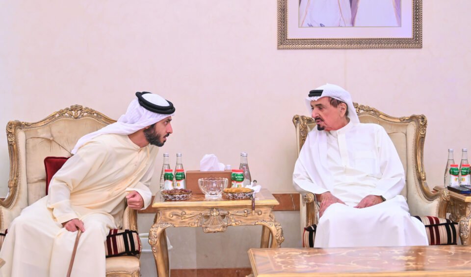 حاكم عجمان وولي عهده يتقبلان تهاني زايد بن حمد بشهر رمضان