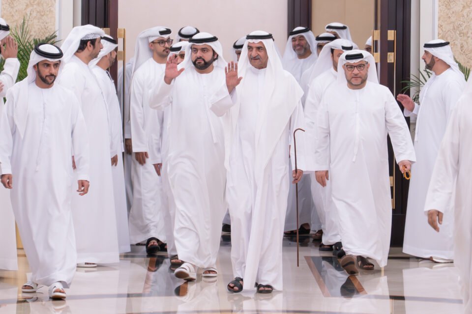 حمد الشرقي يستقبل جموع المهنئين بشهر رمضان بحضور ولي العهد