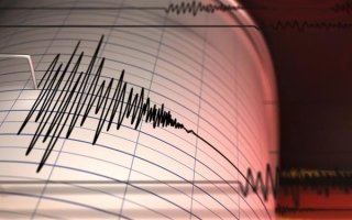 زلزال بقوة 6.4 يضرب سواحل إيطاليا