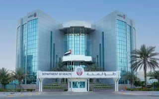 “صحة أبوظبي” تغلق 5 منشآت صحية وتوقف العاملين فيها تمهيدا لإحالتهم إلى النيابة العامة