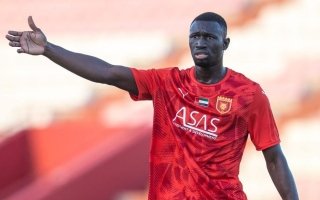 لاعب الفجيرة محمد ديوب يستغرب سحب كأس إفريقيا من السنغال.. وينتقد حكم النهائي