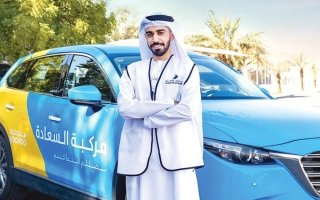 «مركبة السعادة» تصل إلى منازل المواطنين في دبي لإنجاز معاملاتهم