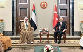 صقر غباش ورئيس البرلمان التركي يؤكدان على إدانتهما الاعتداءات الإيرانية على أراضي دولة الإمارات