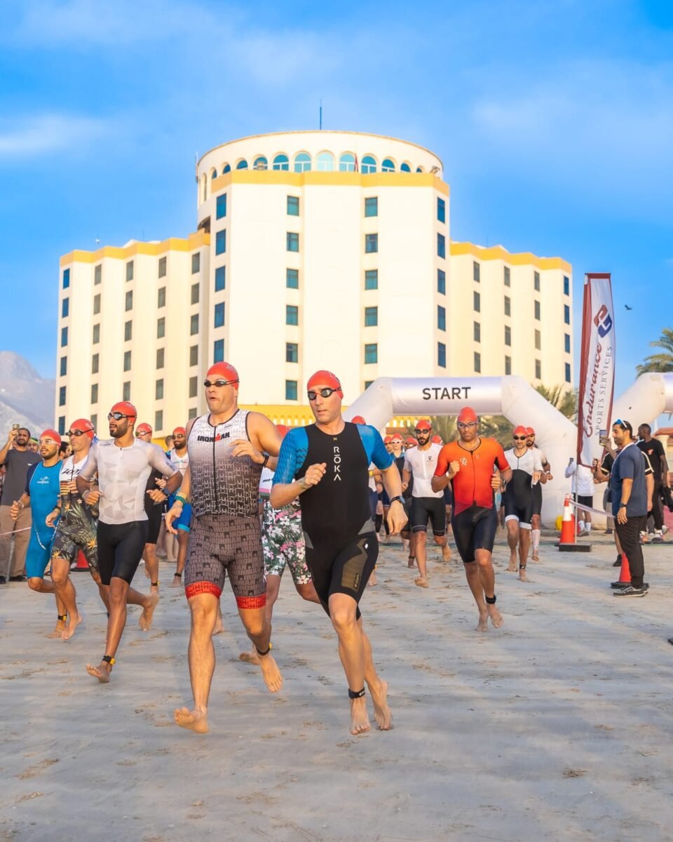 400 رياضي يشاركون في "ترايثلون أوشيانيك خورفكان"