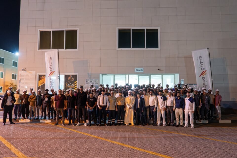 "أبوظبي للدفاع المدني" تعزز وعي العمال بمهارات الإسعافات الأولية