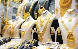 أسواق الذهب تشهد «شراءً حذراً» و«ترقباً» لانخفاضات متوقعة