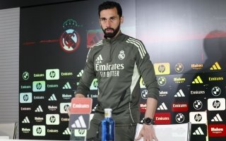 “إسبانيا ليست بلداً عنصرياً”.. مدرب ريال مدريد يعلّق على أحداث مباراة إسبانيا ومصر