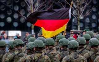 إلزام الرجال حتى 45 عاماً بالحصول على تصريح من الجيش قبل الإقامة في الخارج