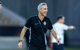 “اختيار هذا الحكم خطأ فادح”.. مدرب شباب الأهلي سوزا ينتقد صافرة إيفانز