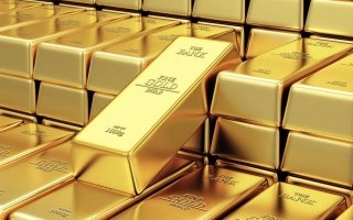 الذهب يهبط في المعاملات الفورية بأكثر من 2%