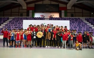 «الفجيرة للفنون القتالية» يتوج بطلاً لدوري المصارعة