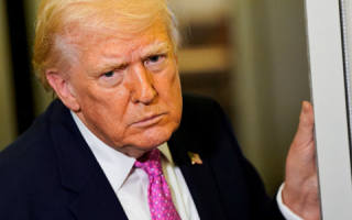 ترامب هدد أوروبا بوقف تزويد أوكرانيا بالأسلحة بسبب هرمز