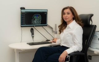 جراحة دماغية متقدمة… والمريض مستيقظ بالكامل في مستشفى كينغز كوليدج لندن