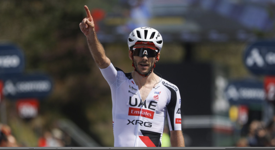 دراج فريق الإمارات يتصدر الترتيب العام لسباق "أو جران كامينيو"