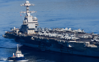 قبيل جولة المفاوضات المرتقبة.. أكبر حاملة طائرات في العالم تعود إلى الشرق الأوسط
