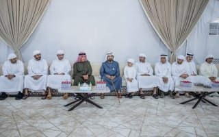 محمد بن راشد يقدم واجب العزاء في وفاة حسين مسعود هادي الأحبابي