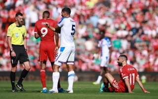 محمد صلاح يفشل بمعادلة رقم كرستيانو رونالدو ويخرج مصاباً في فوز ليفربول على كريستال بالاس