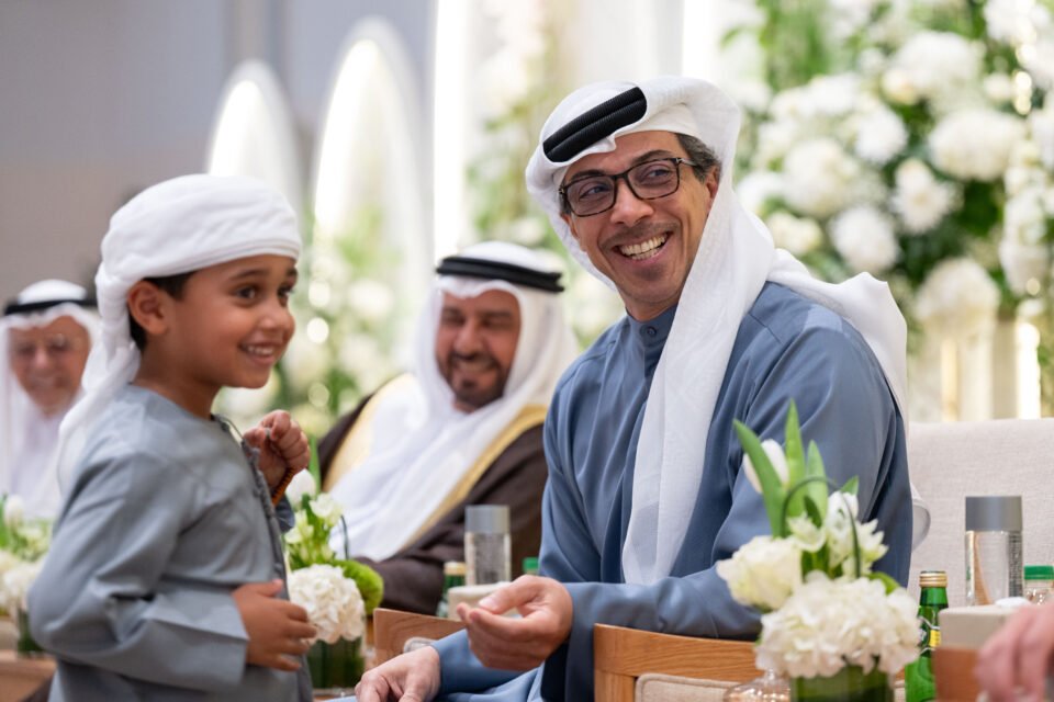 منصور بن زايد يحضر أفراح الفهيم والخاطر