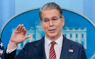 وزير الخزانة الأميركي يتوقع تراجع البنزين إلى نطاق 3 دولارات هذا الصيف