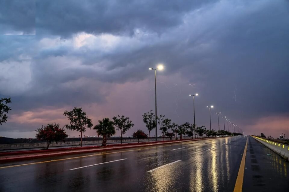 "الأرصاد": أمطار تضرب 4 مناطق في المملكة حتى نهاية الأسبوع المقبل