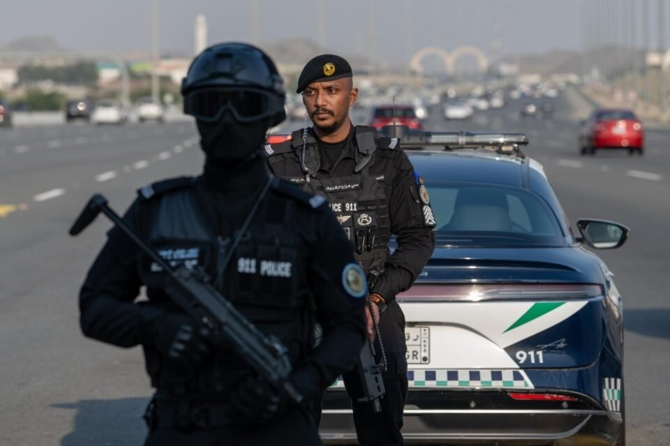 "الداخلية": غرامة 50 ألف ريال والسجن 6 أشهر لمن ينقل مخالفي أنظمة الحج