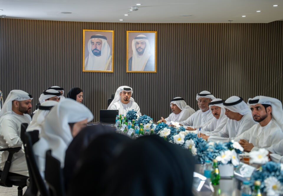 "الشارقة للثروة السمكية" تبحث آليات تطوير دعم  صيادي الأسماك بالإمارة