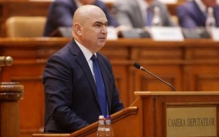 البرلمان الروماني يحجب الثقة عن رئيس الوزراء المؤيد للاتحاد الأوروبي