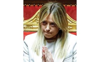 تراجُع شعبية ماكرون وميرتس يكشف اتساع الفجوة بين قادة أوروبا والشارع