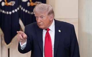 ترامب يعلن عن إجراء محادثات مع كوبا