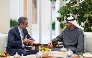 رئيس الدولة ورئيس وزراء اليونان يبحثان تعزيز الشراكة الإستراتيجية الشاملة بين البلدين والتطورات الإقليمية