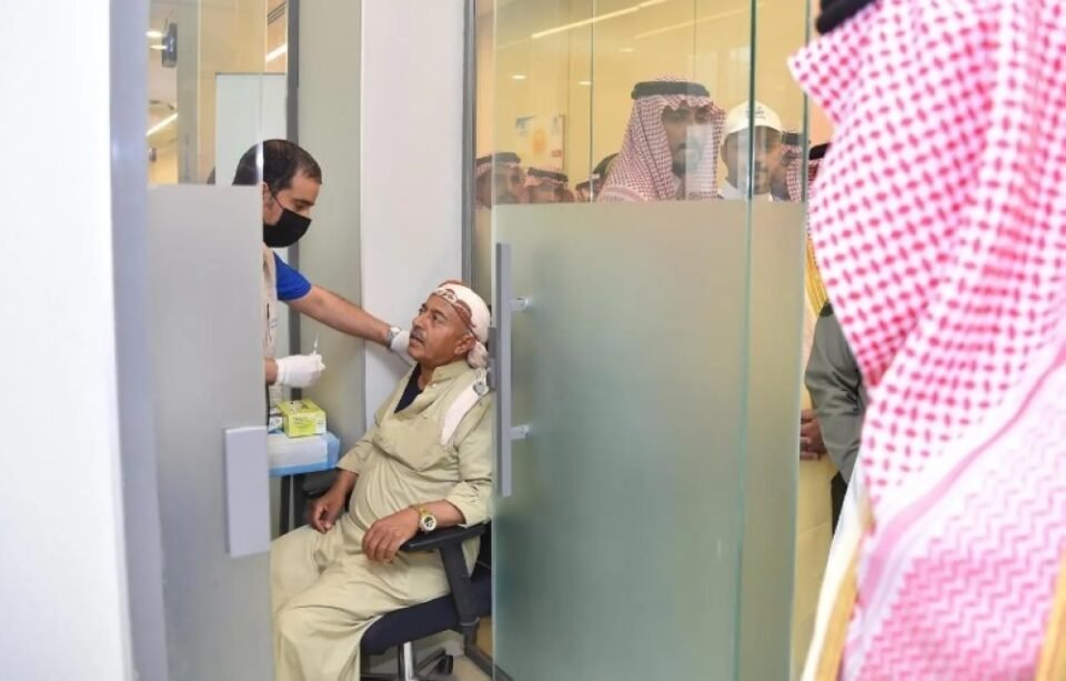 روبوت تفاعلي وتطعيمات.. خدمات متكاملة لحجاج اليمن بمنفذ الوديعة