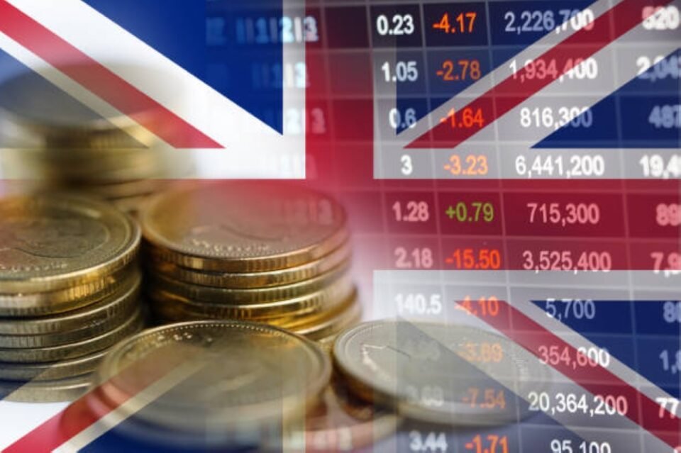 سعر الجنيه الإسترليني مقابل الدولار واليورو اليوم الجمعة