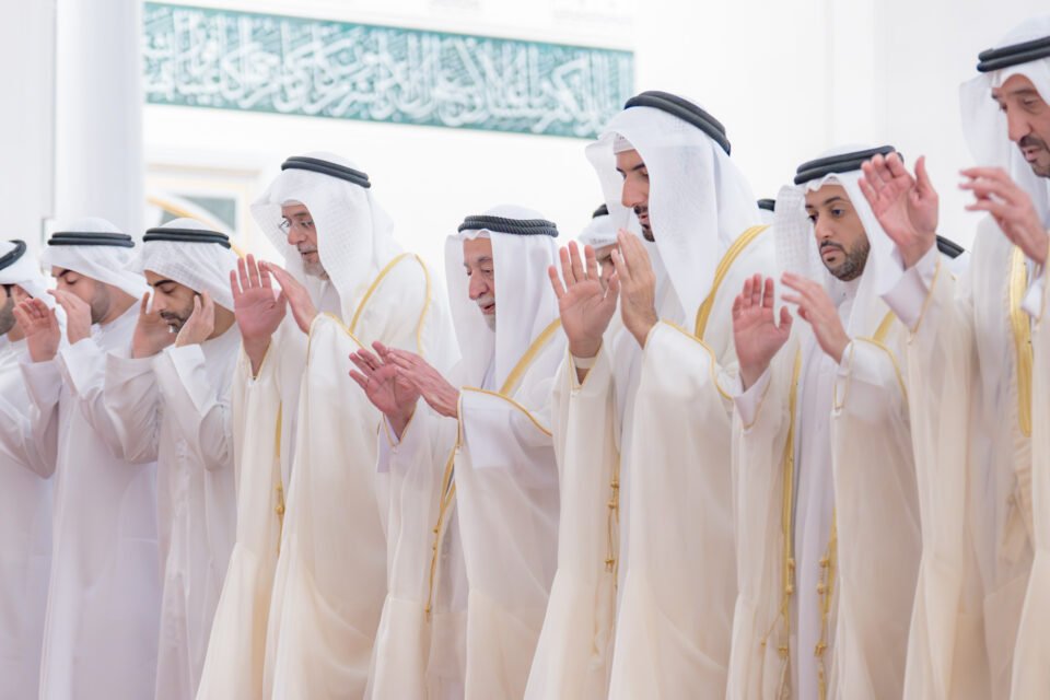 سلطان القاسمي يؤدي صلاة عيد الأضحى في مسجد الشارقة