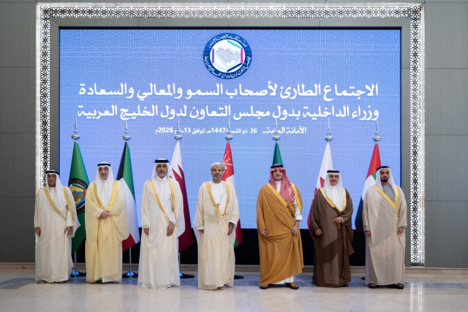 سيف بن زايد يترأس وفد الإمارات في الاجتماع الطارئ لوزراء الداخلية بدول مجلس التعاون في الرياض
