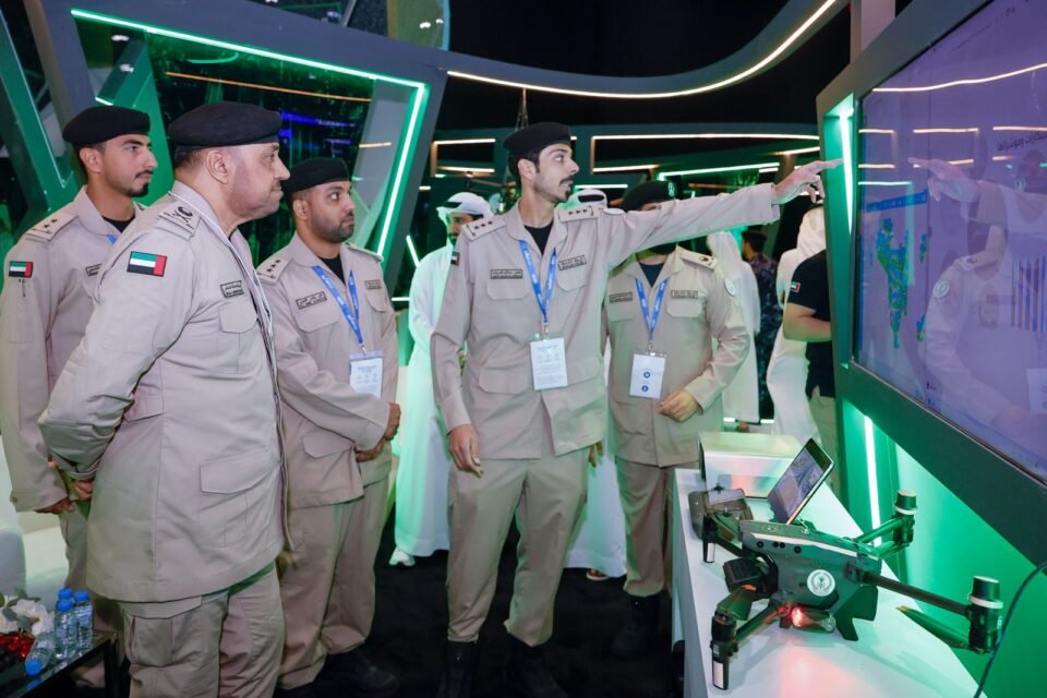 شرطة الشارقة تستعرض أحدث ابتكاراتها الأمنية والتقنية في معرض آيسنار 2026