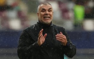 كوزمين يقترب من العودة للدوري الإماراتي وسط اهتمام الجزيرة والنصر