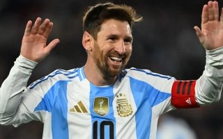 مدرب الأردن يترقب مواجهة ميسي في نهائيات كأس العالم