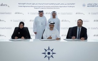 مرافئ الفجيرة تبرم 3 اتفاقيات استراتيجية لتعزيز التكامل اللوجستي وتوسيع التجارة الإقليمية