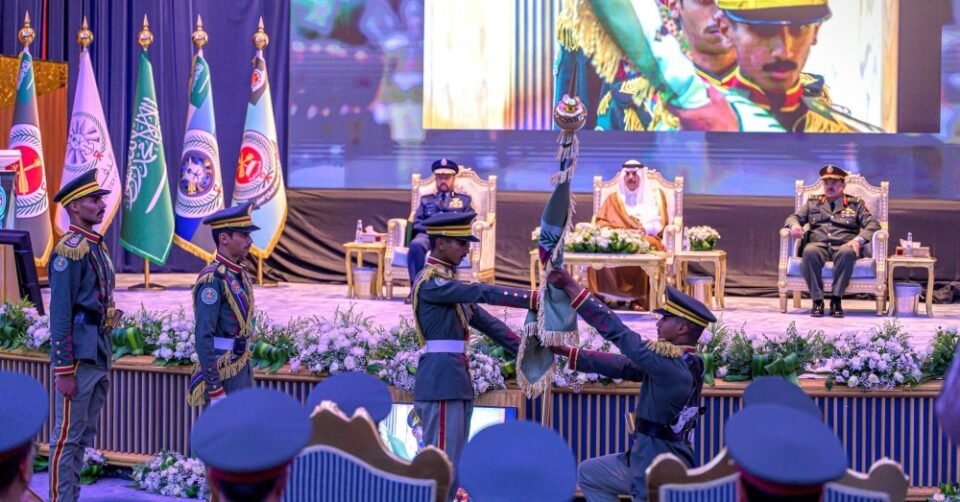 نائب وزير الدفاع يرعى حفل تخريج طلبة كلية الملك عبدالله للدفاع الجوي